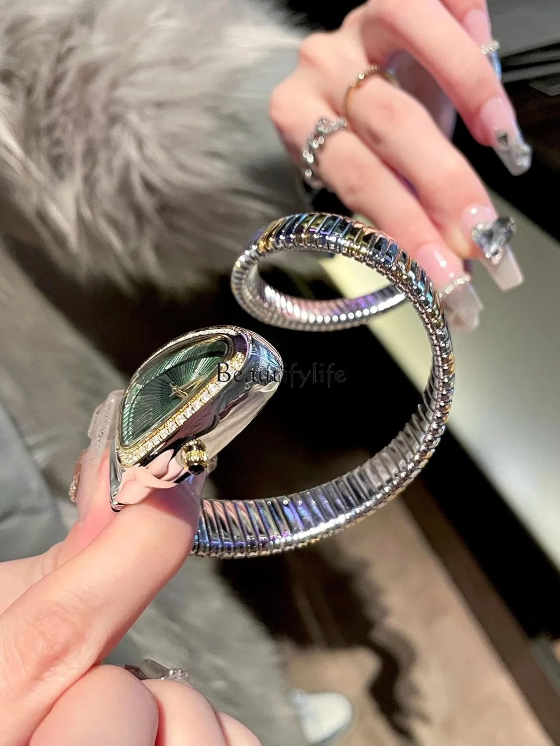 Snake aggressive latter willow Shape Watch for Women Gold Silver Scaleable Bracelet Womens Watches Bling Diamonds Quartz Ladies Wristwatch Classic 