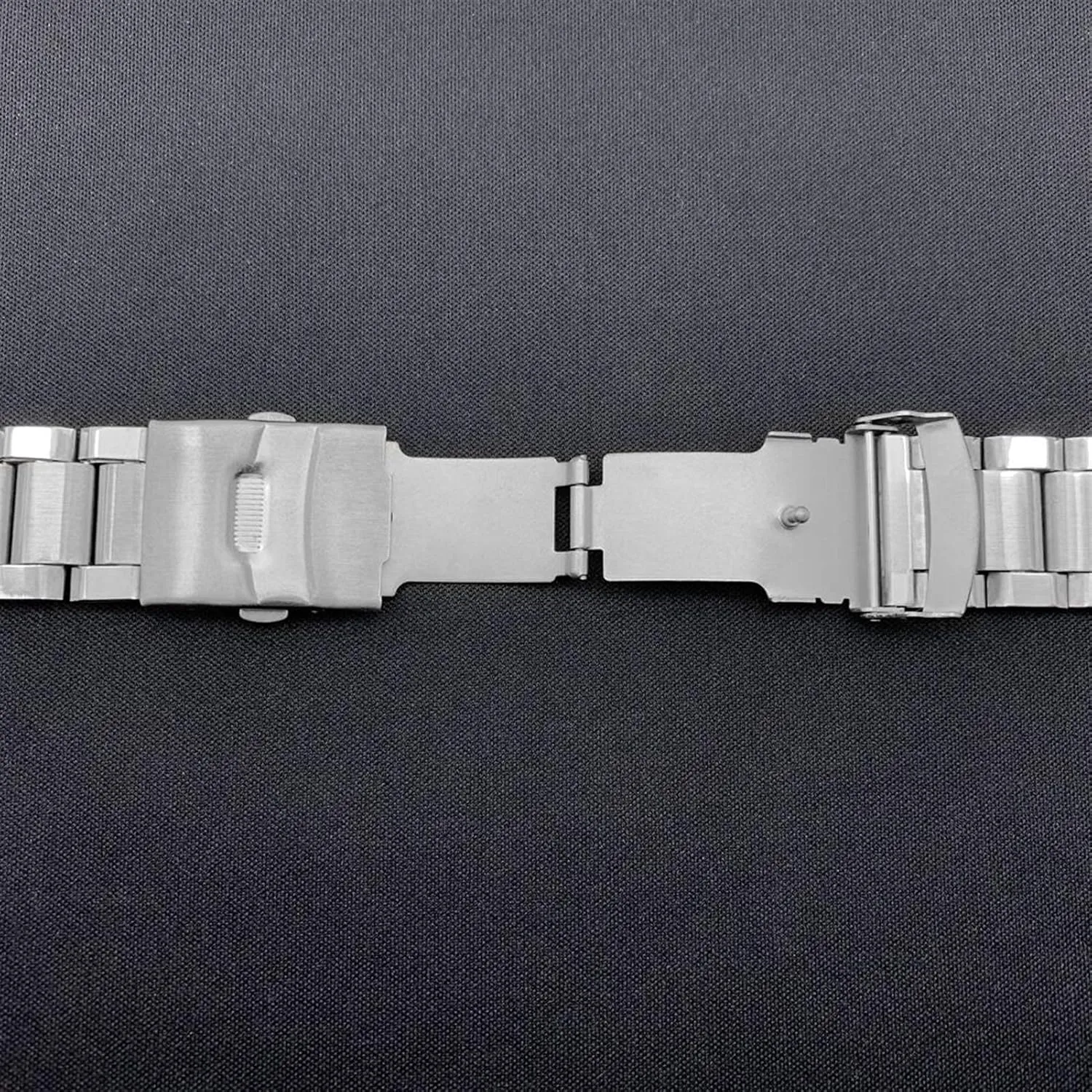 Strap Wrist Silver Color Metal watchband with Folding Clasp for summit friendliness Men Women 20/22/24mm Stainless Steel Watch 