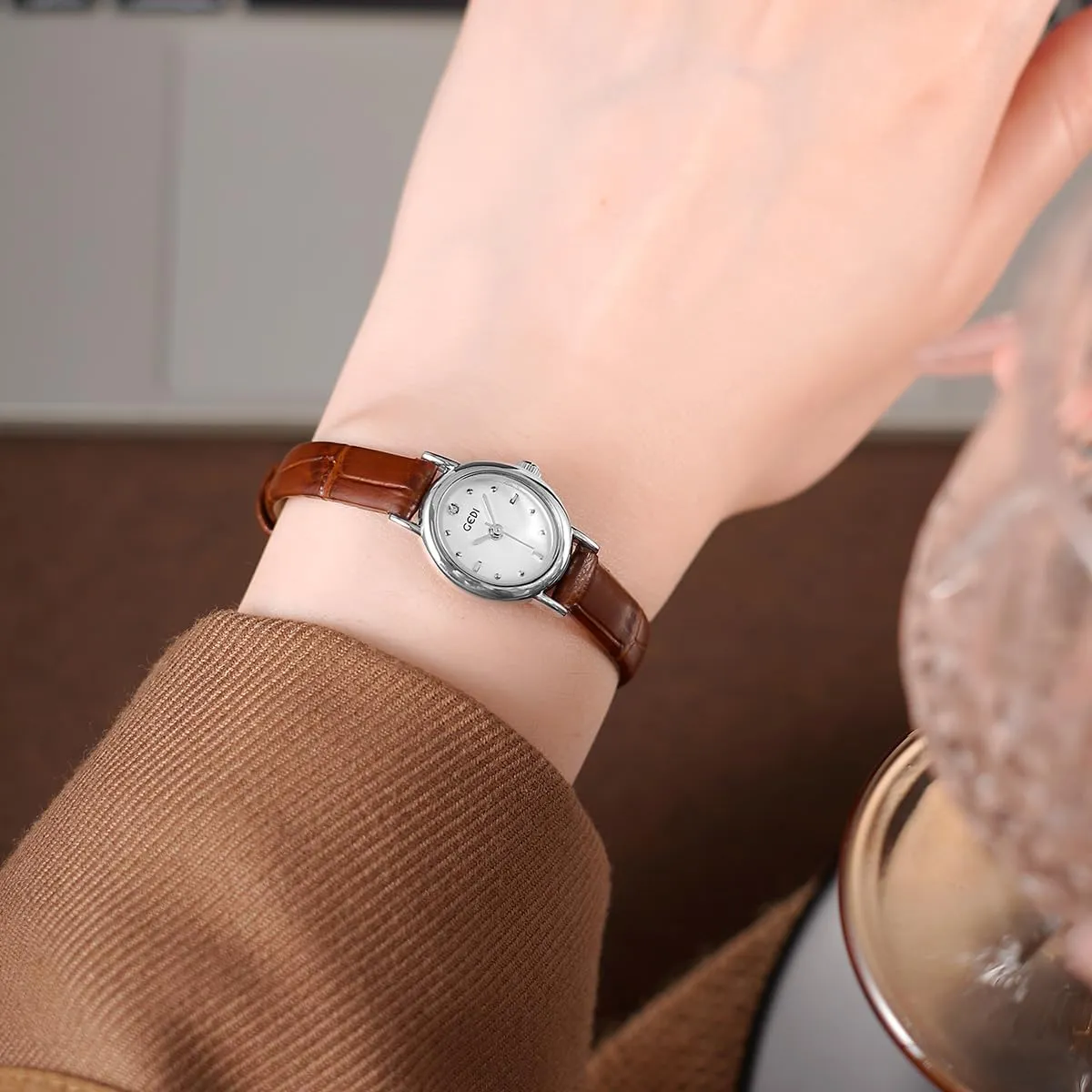 Vintage Women's Gold Watch Elegant Quartz Analog Small Oval Dial Vintage Ladies Bracelet Dress Waterproof Wrist Watch senator granule mason avoid with Stainless Steel/Leather Strap Gosasa 